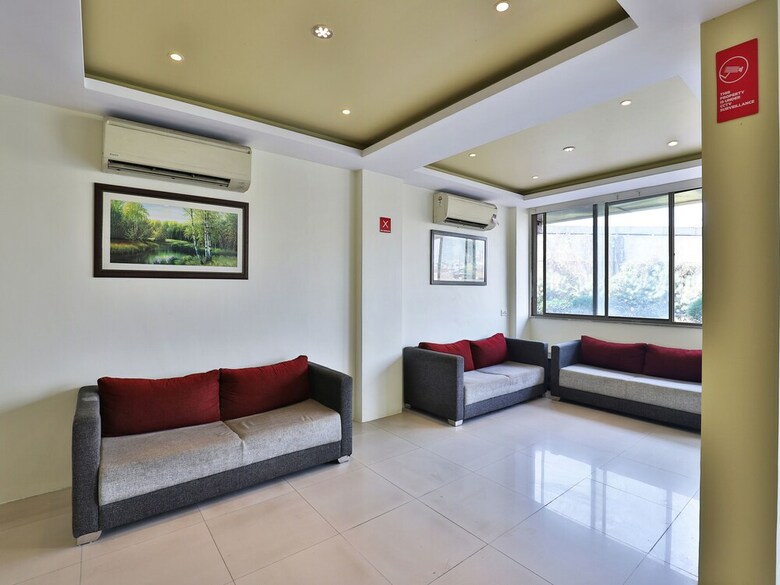 Apartamentos Oyo 11718 Hotel Shivarth