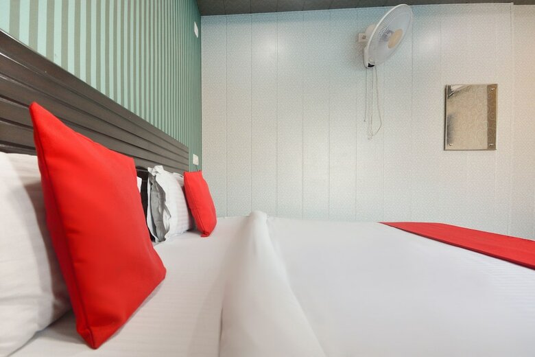 Oyo 16515 Hotel Bombay Residency