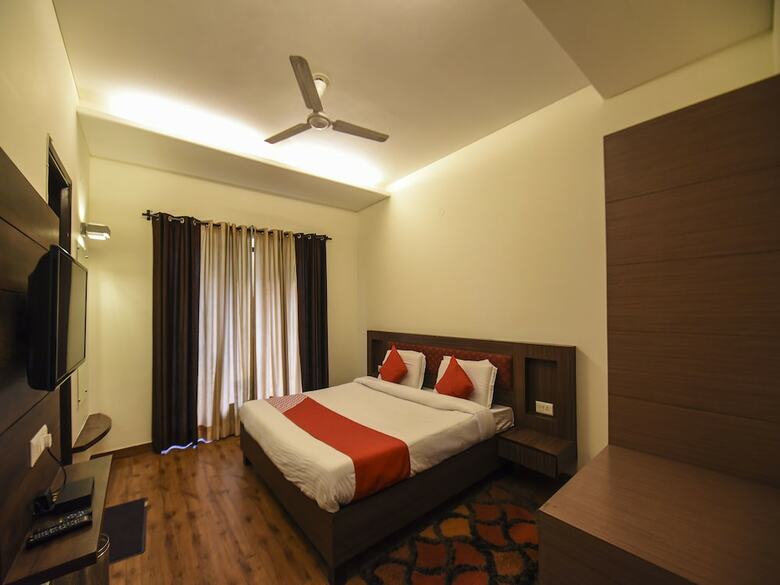 Oyo 15946 Hotel Barog Villa