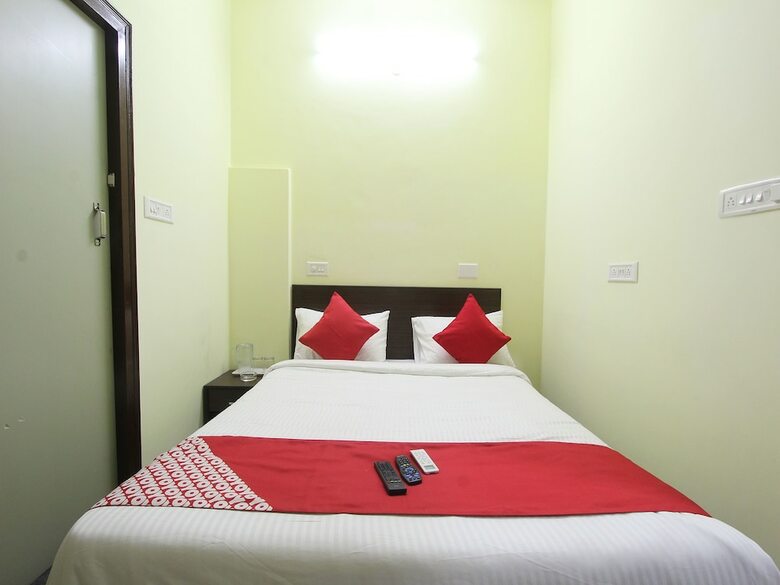 Hotel Oyo 15776 V R Residency