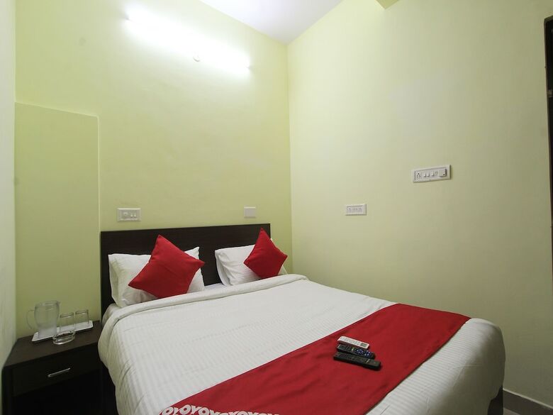 Hotel Oyo 15776 V R Residency