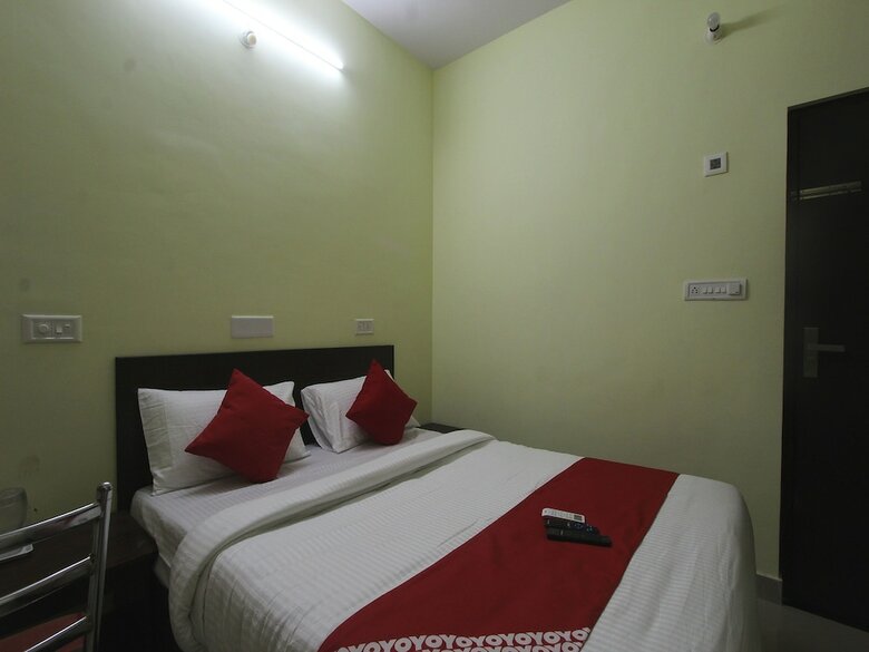 Hotel Oyo 15776 V R Residency