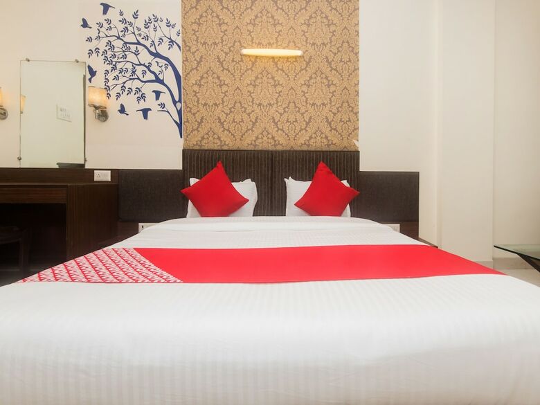 Hotel Oyo 4173 Dolphin Club