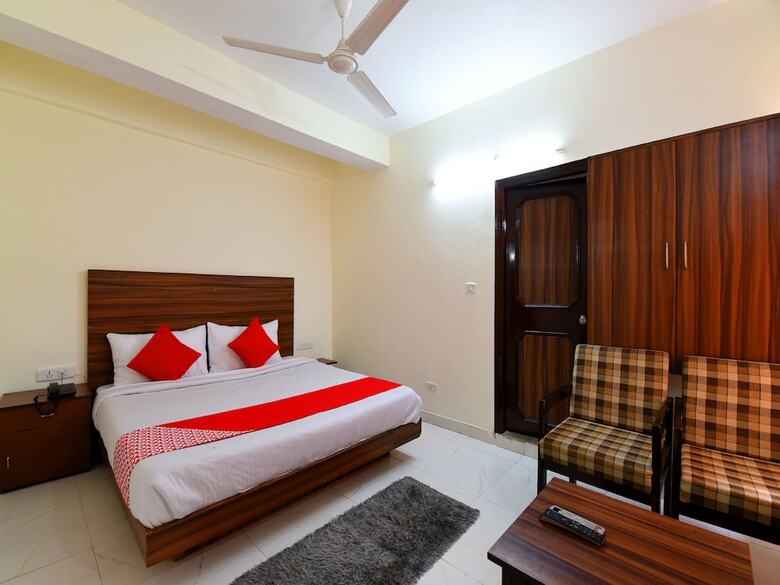 Hotel Oyo 12818 Dev Villa