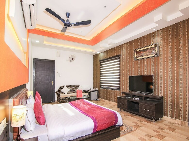 Hotel Oyo 15422 Shiva Inn