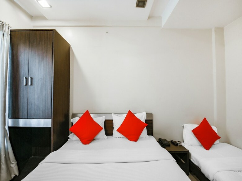 Oyo 13810 Hotel The Gentleman
