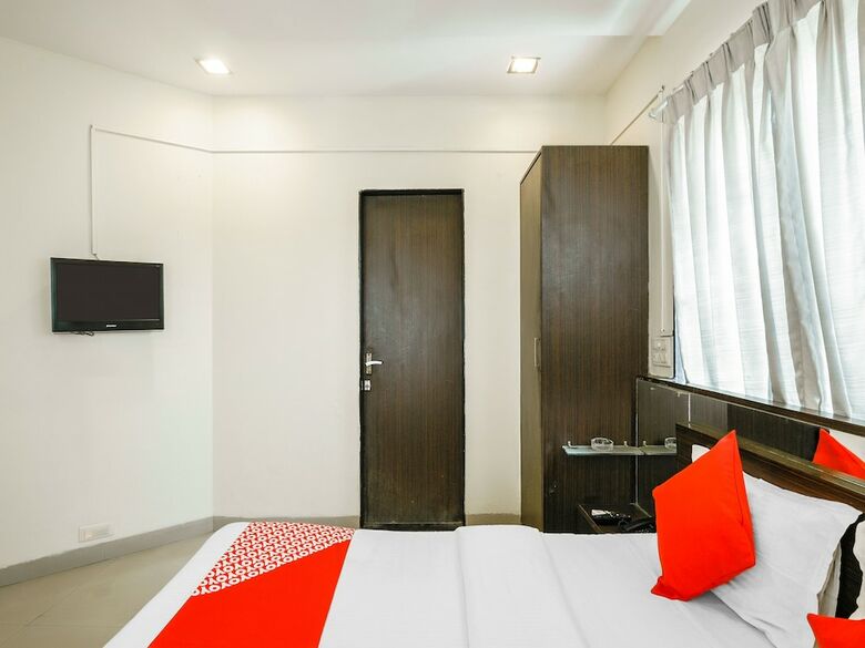 Oyo 13810 Hotel The Gentleman