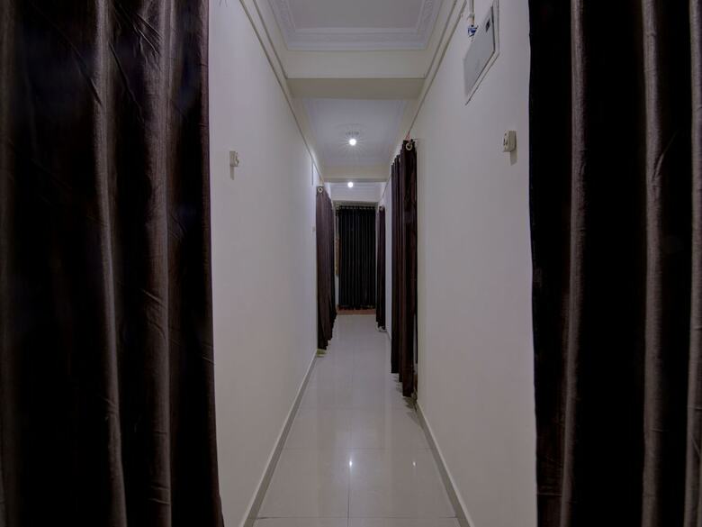 Oyo 15589 Hotel Kamdhenu