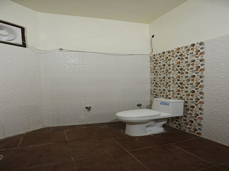 Hotel Oyo 7905 Holiday Inn