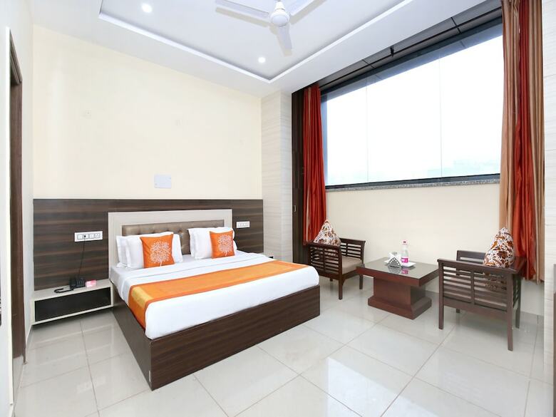 Oyo 16443 Hotel Jb