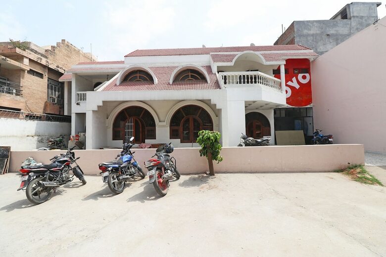 Hotel Oyo 12180 Surya Prayagam