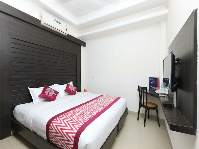 Hotel Oyo 15507 Sunshine Highway Inn