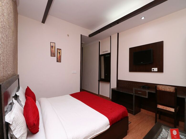 Oyo 7547 Hotel Burans Residency
