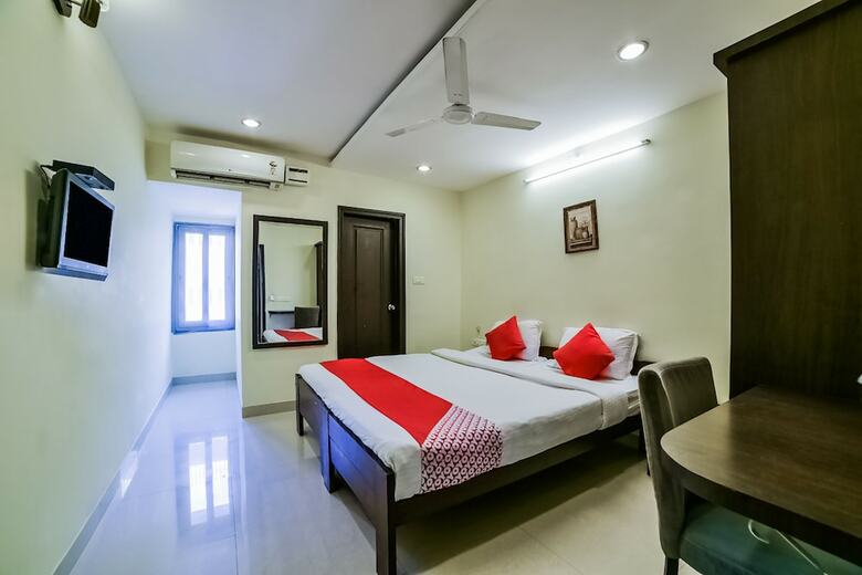 Hotel Oyo 15729 Shells Inn