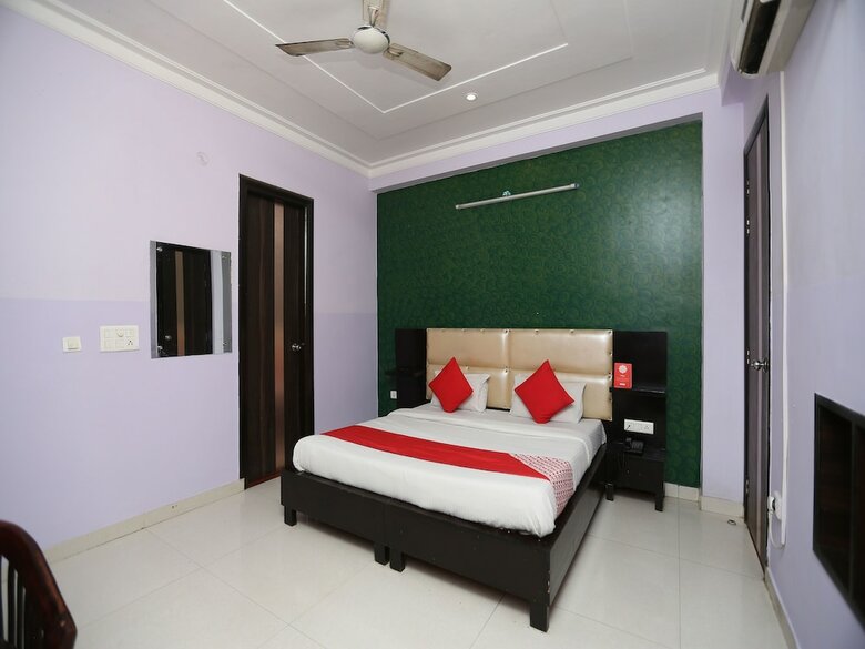 Hotel Oyo 14279 Bed Inn