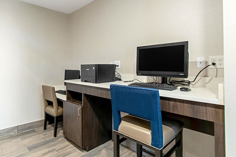 Hotel Comfort Suites