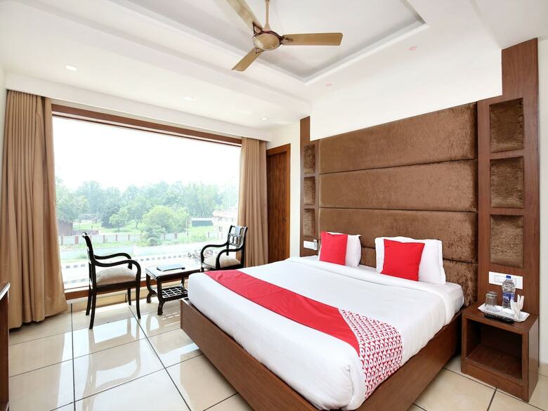 Oyo 17081 Hotel Signia