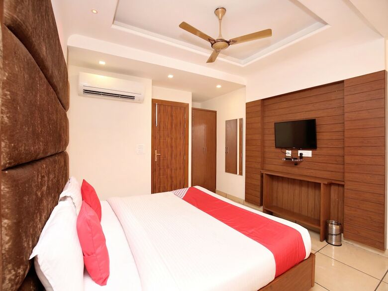 Oyo 17081 Hotel Signia
