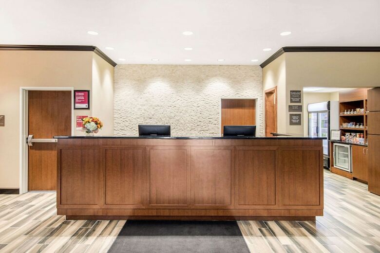 Hotel Comfort Suites