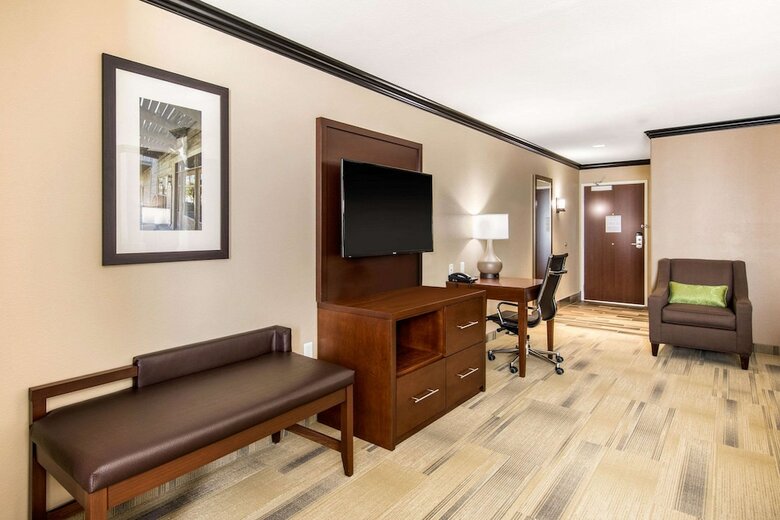 Hotel Comfort Suites