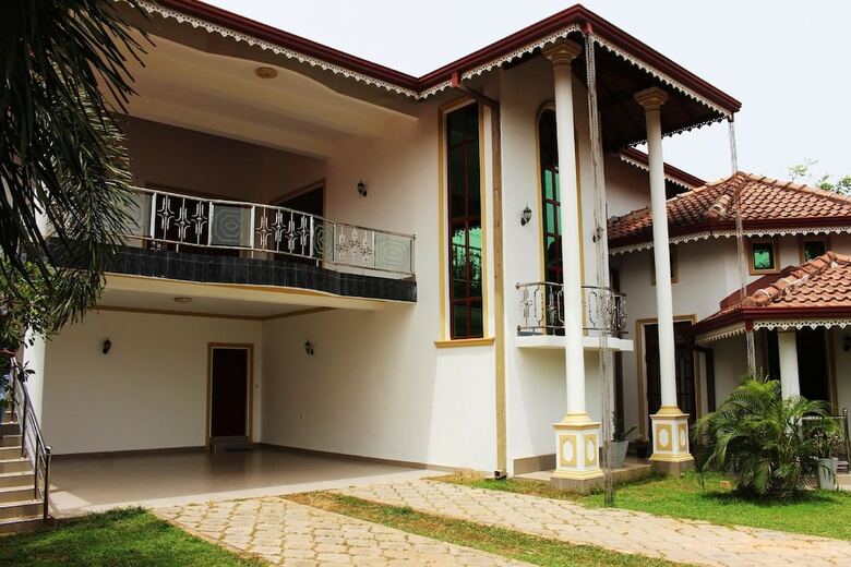 Bed & Breakfast Calvin's Villa
