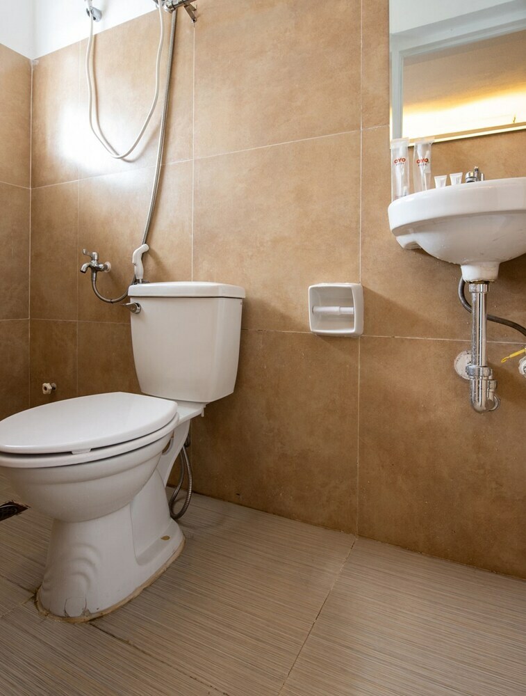 Hotel Oyo 501 Yuj Inn Pasay