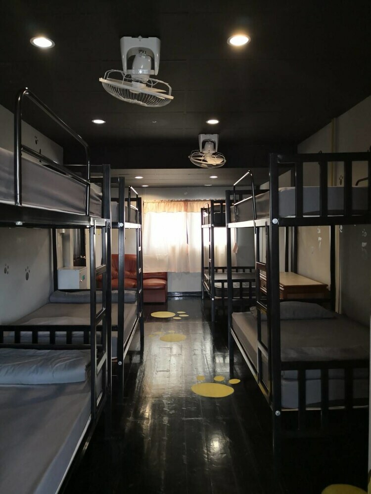 Hostal Feel Like Home Dormitory - Hostel