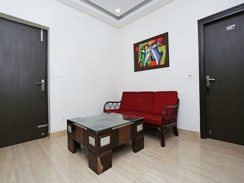 Hotel Oyo 14389 Diplomat Suites