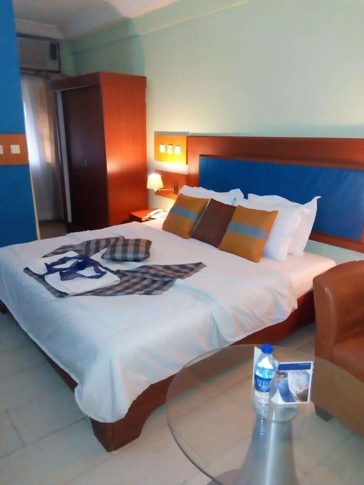 Signatious Hotel And Suites Delta