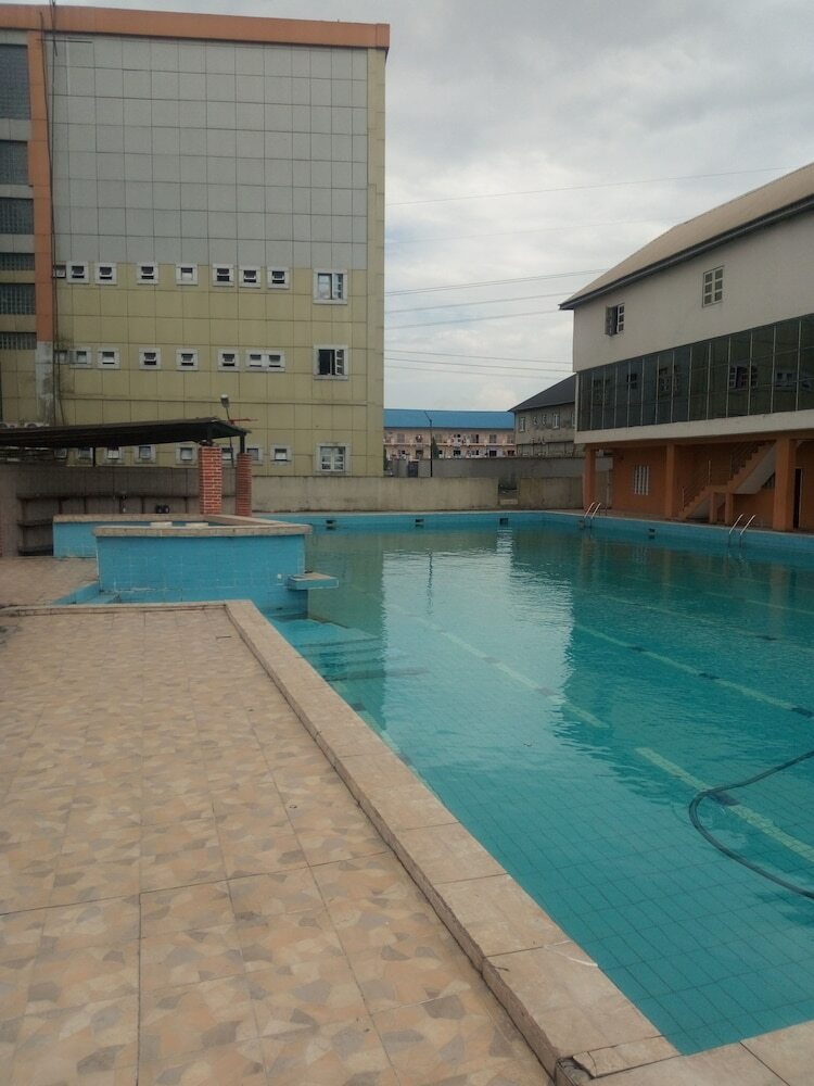 Signatious Hotel And Suites Delta