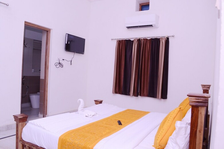 Sartaj Hotel