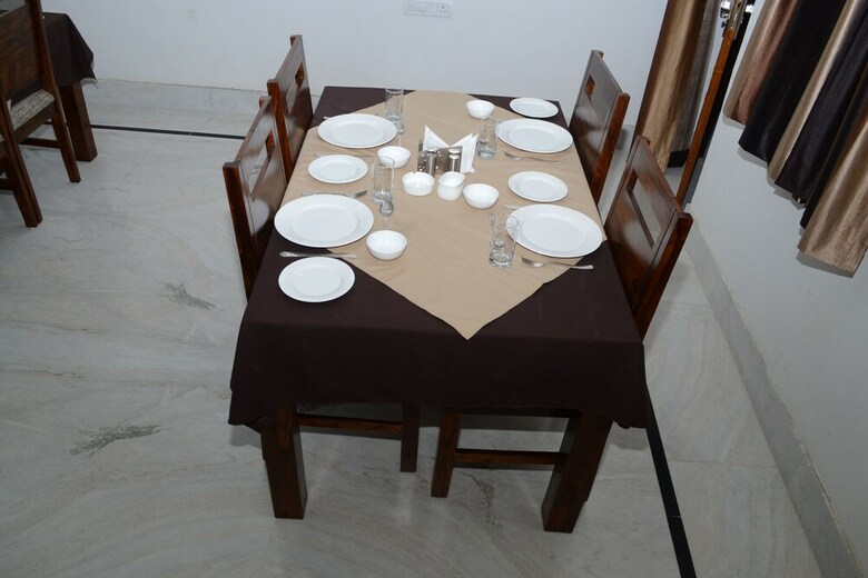Sartaj Hotel