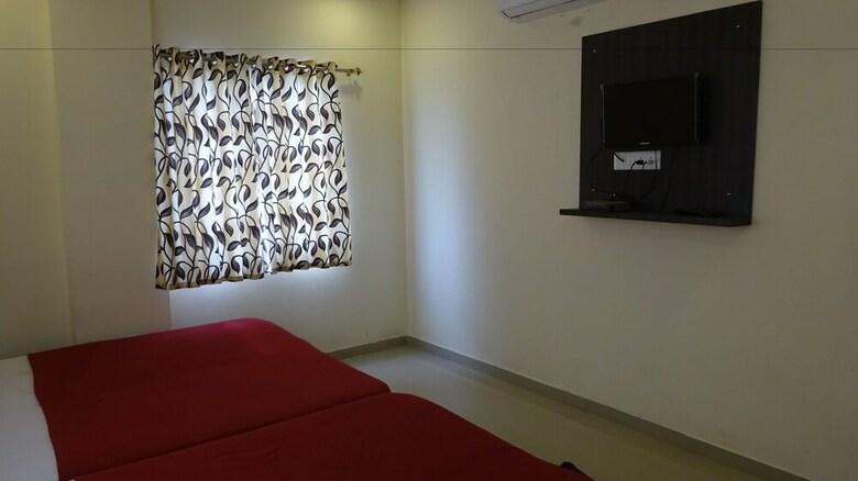Hotel Sai Neelam