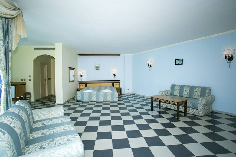 Hotel Chaika Beach Resort