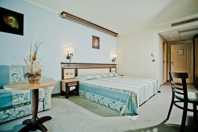 Hotel Chaika Beach Resort