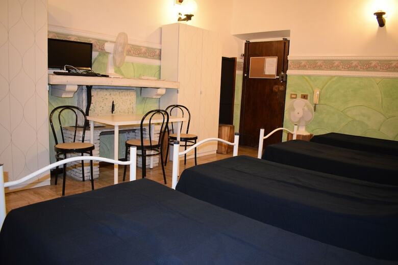 Hostal Bar Dell'artista Hostel