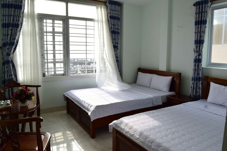 Hotel Khach San Huong Giang