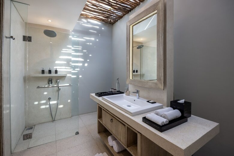 Hotel X2 Bali Breakers Resort
