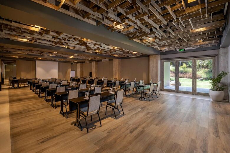 Hotel X2 Bali Breakers Resort