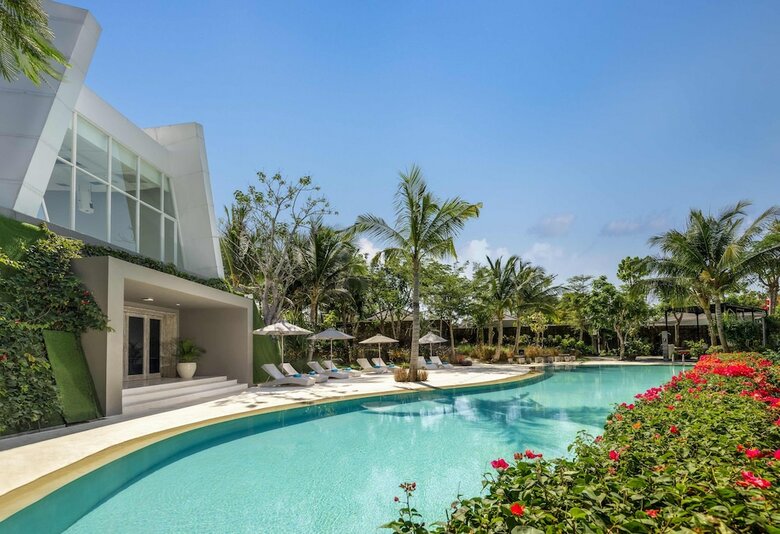 Hotel X2 Bali Breakers Resort