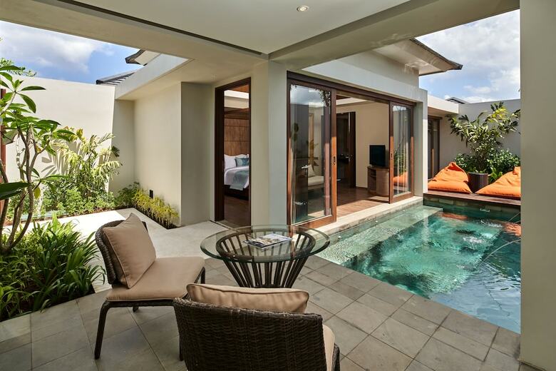 Hotel X2 Bali Breakers Resort