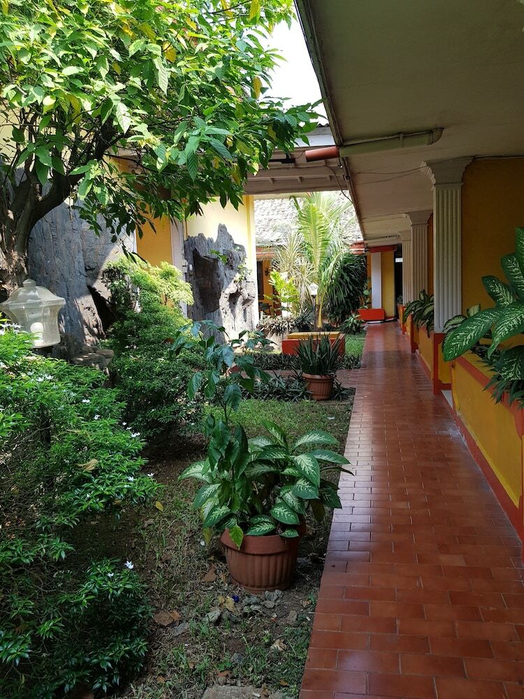 Bed & Breakfast Hotel Royal Juanda