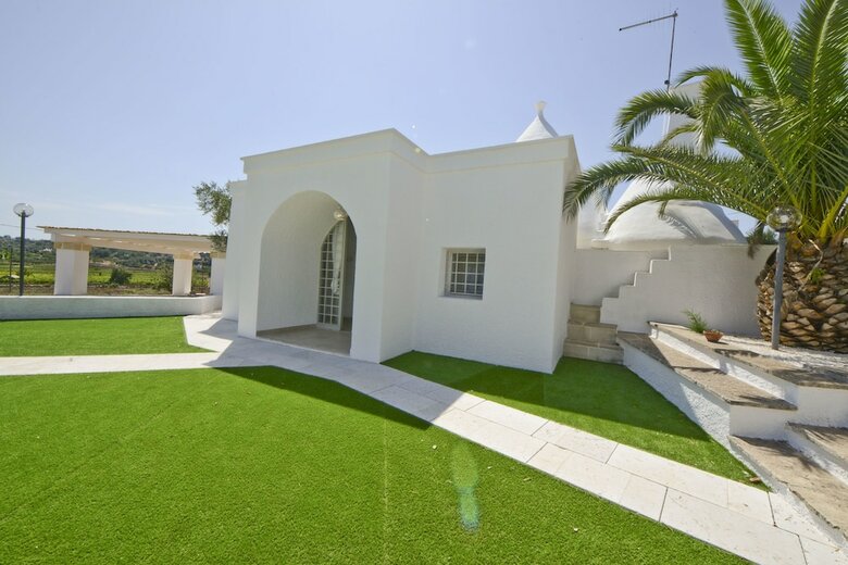 Villa, Trulli E Piscina Nel Cuore Della Valle D'itria