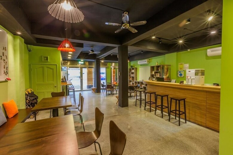 Hostal Goldenhouse Hostel