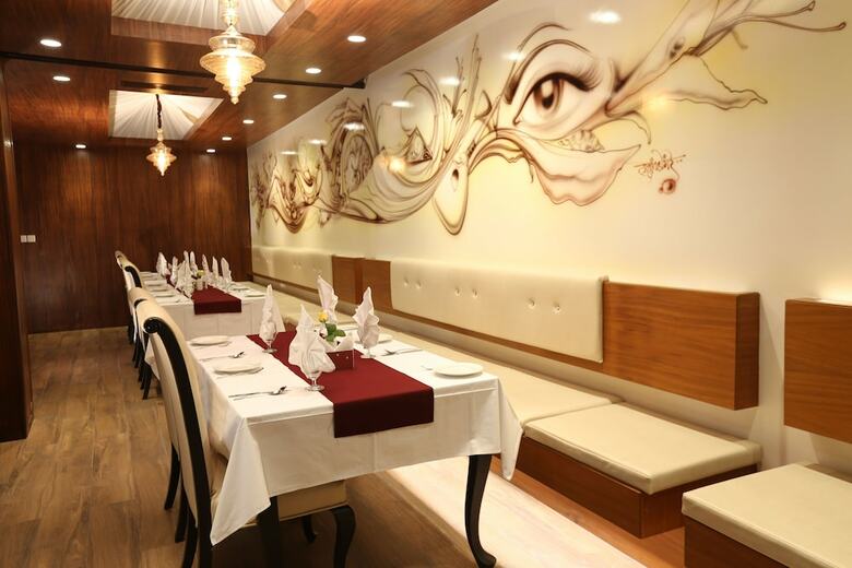 M Crown Hotel