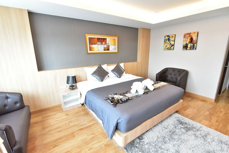 The Raise Hotel