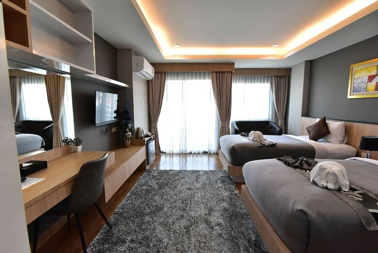 The Raise Hotel