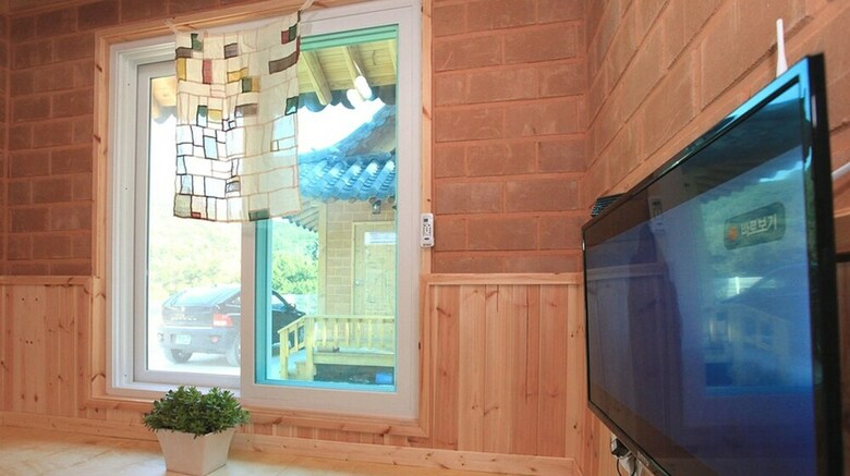 Pension Sanasa Red Clay House