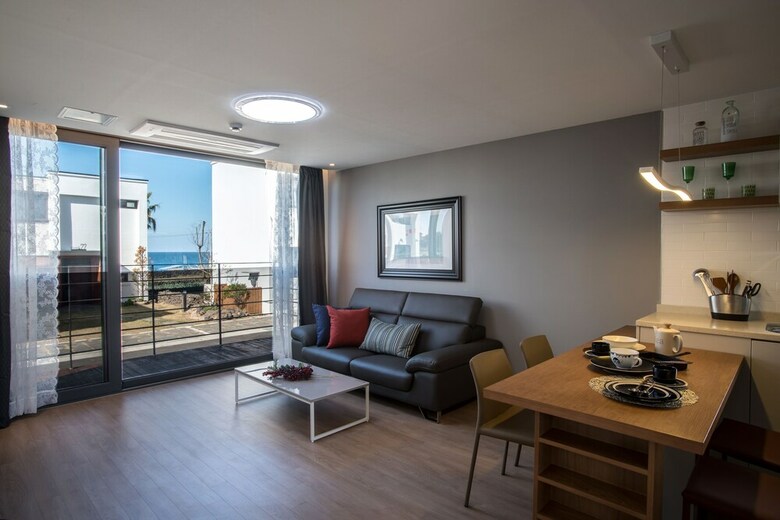 Pension Aewol Bada Town House
