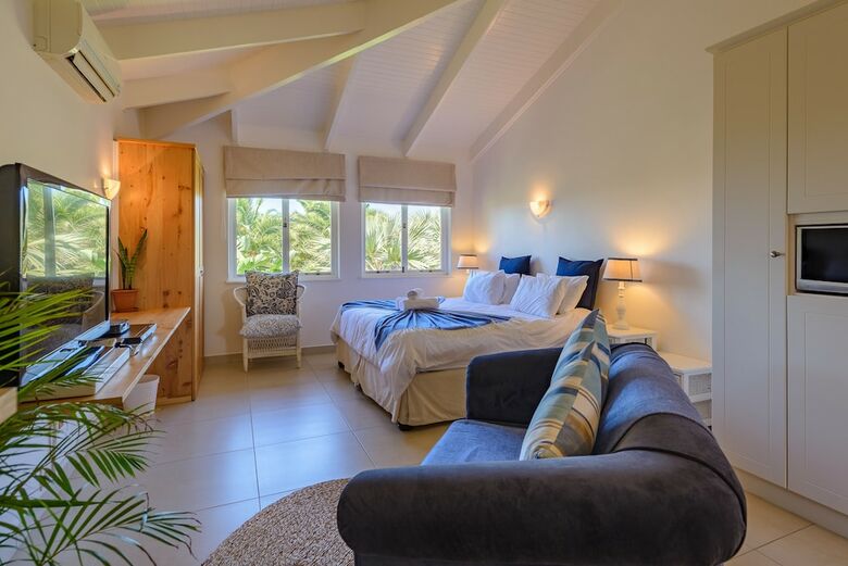 San Lameer Villa Rentals  2510